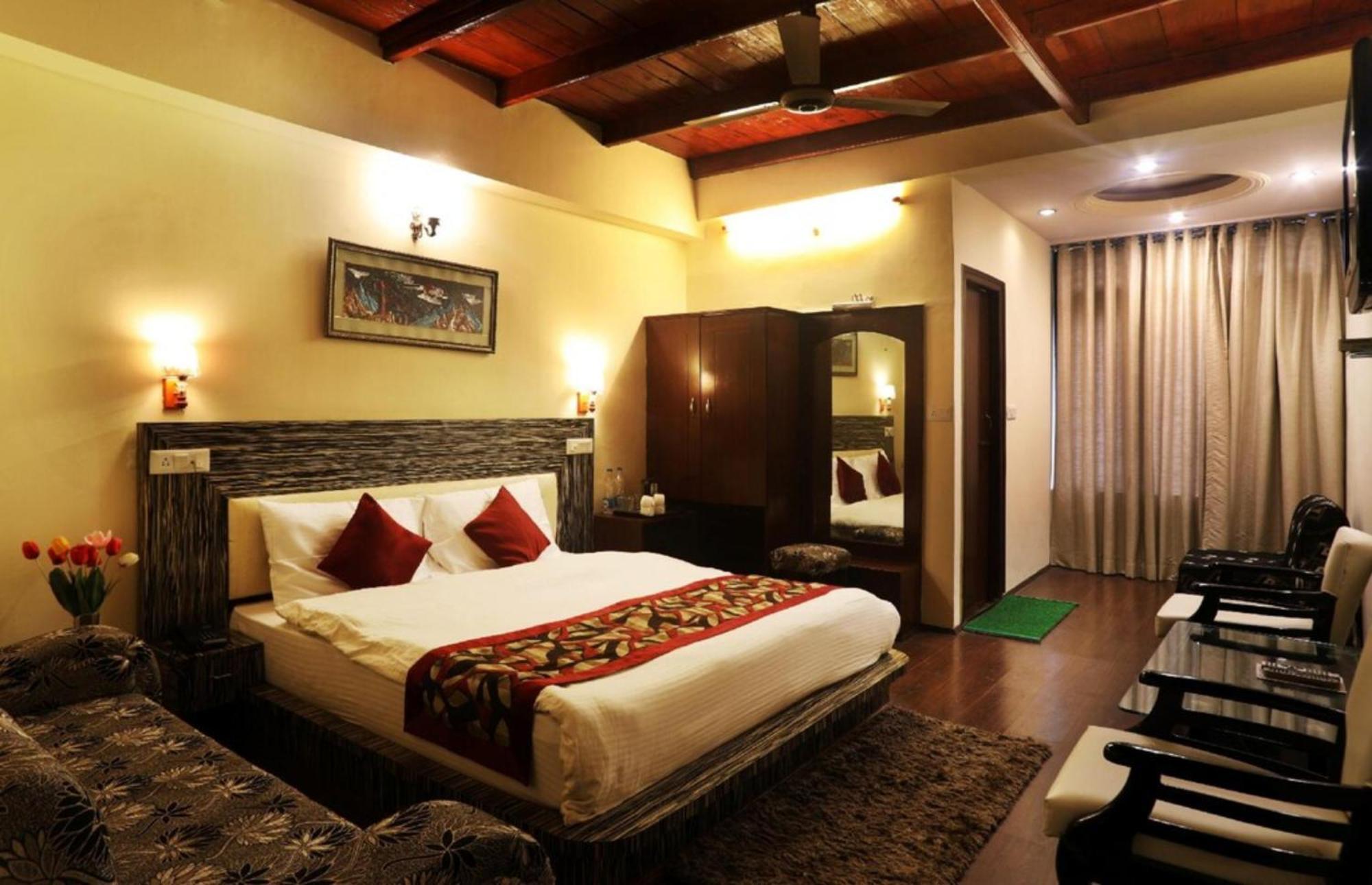 Goroomgo Moon Nainital Near Naini Lake - Parking & Lift Facilities -Hygiene And Spacious Room - Best Seller Exterior foto