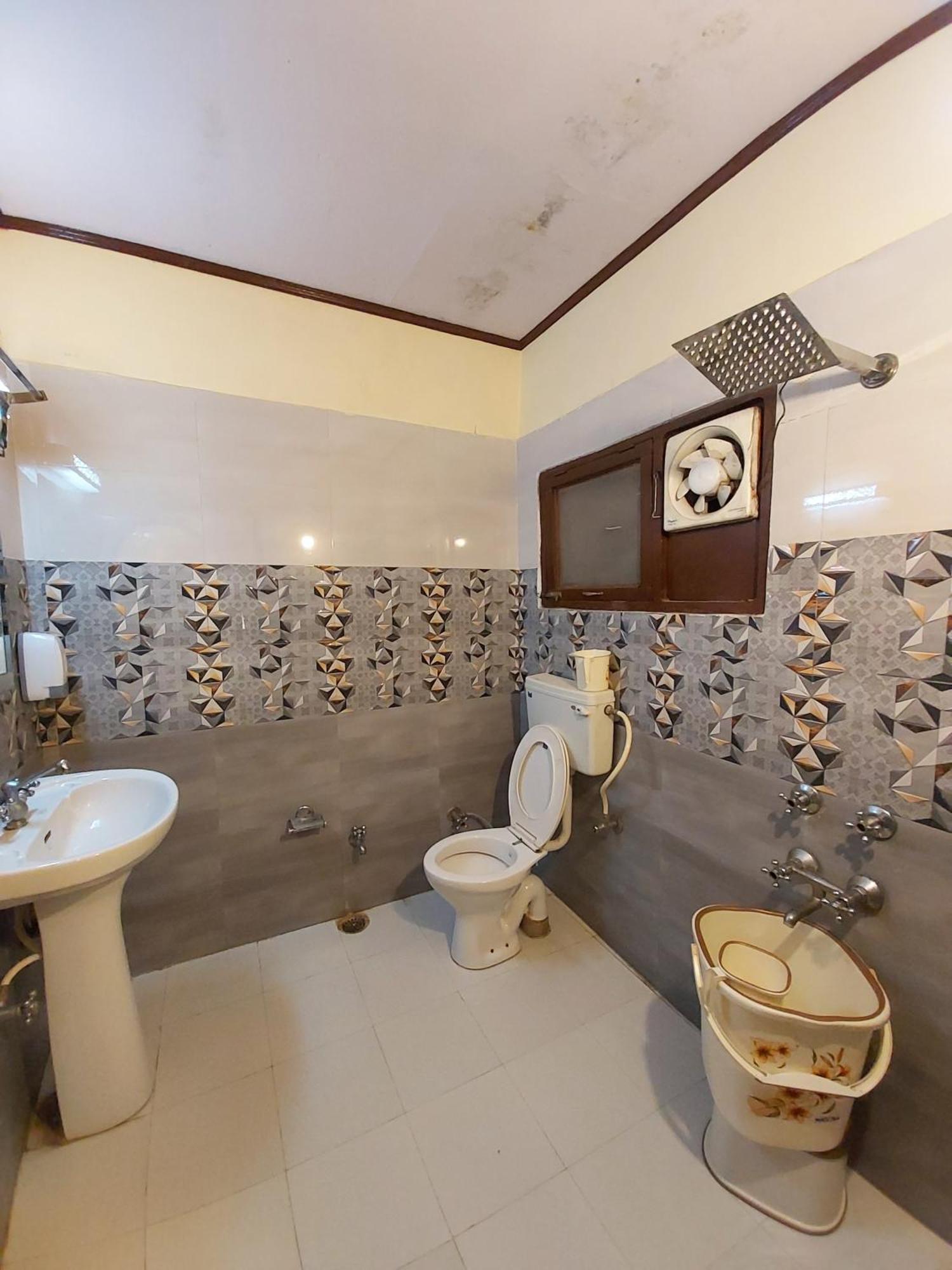 Goroomgo Moon Nainital Near Naini Lake - Parking & Lift Facilities -Hygiene And Spacious Room - Best Seller Exterior foto